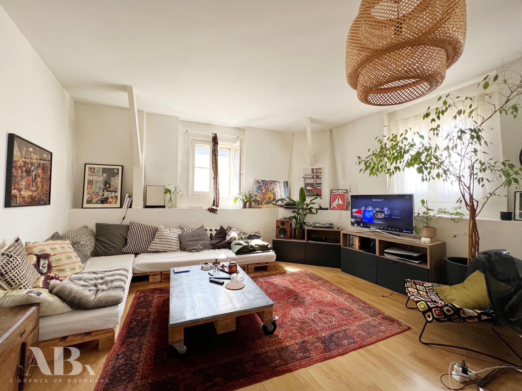 Bordeaux St Pierre appartement T4 - salon