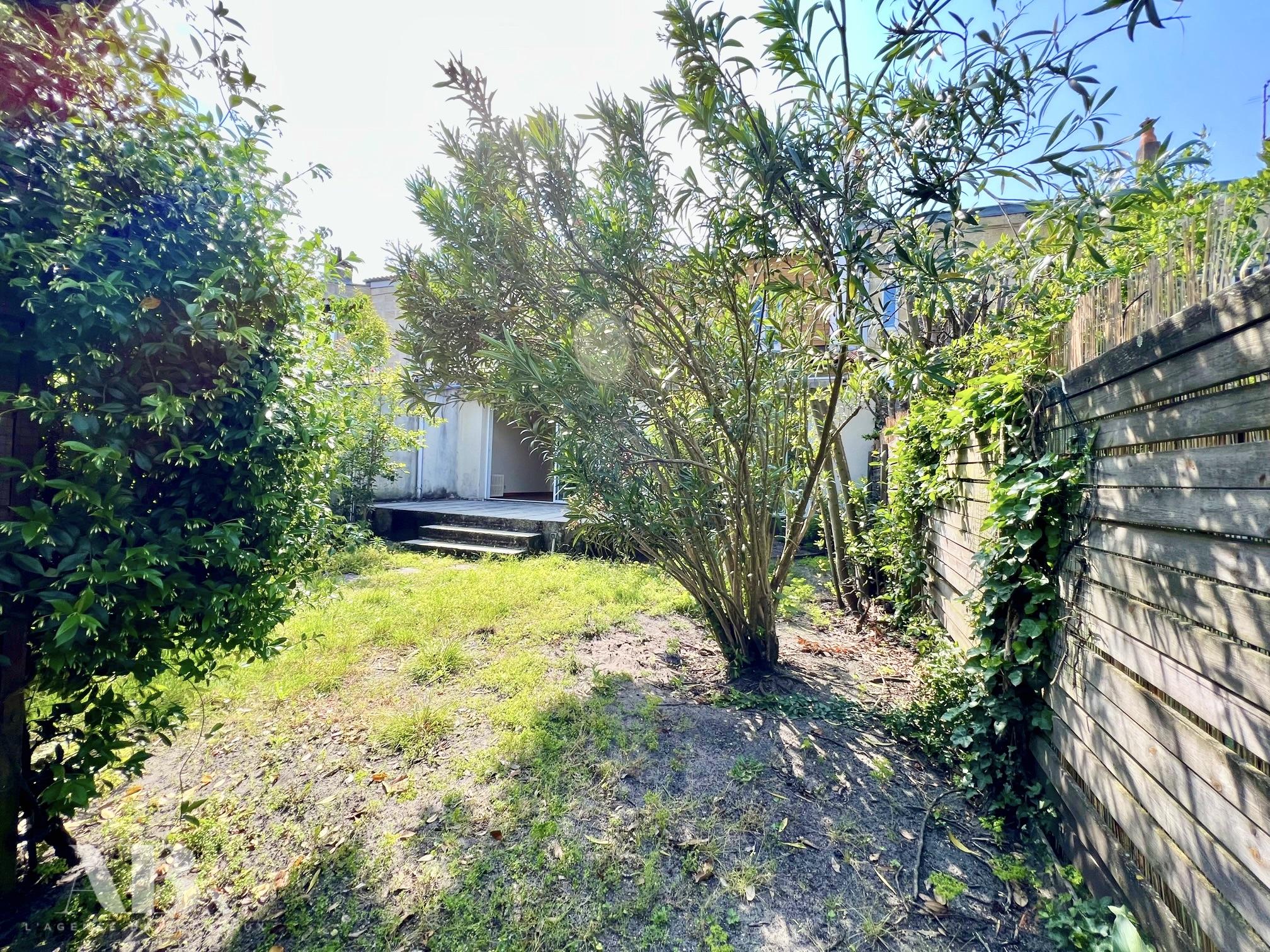 Parc bordelais maison de pierre à vendre