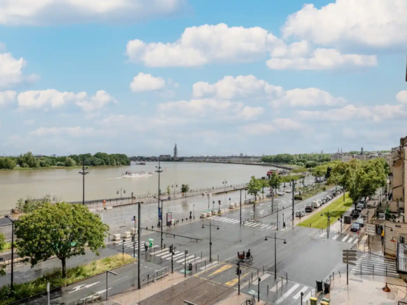 Bordeaux Chartrons grand appartement avec vue Garonne