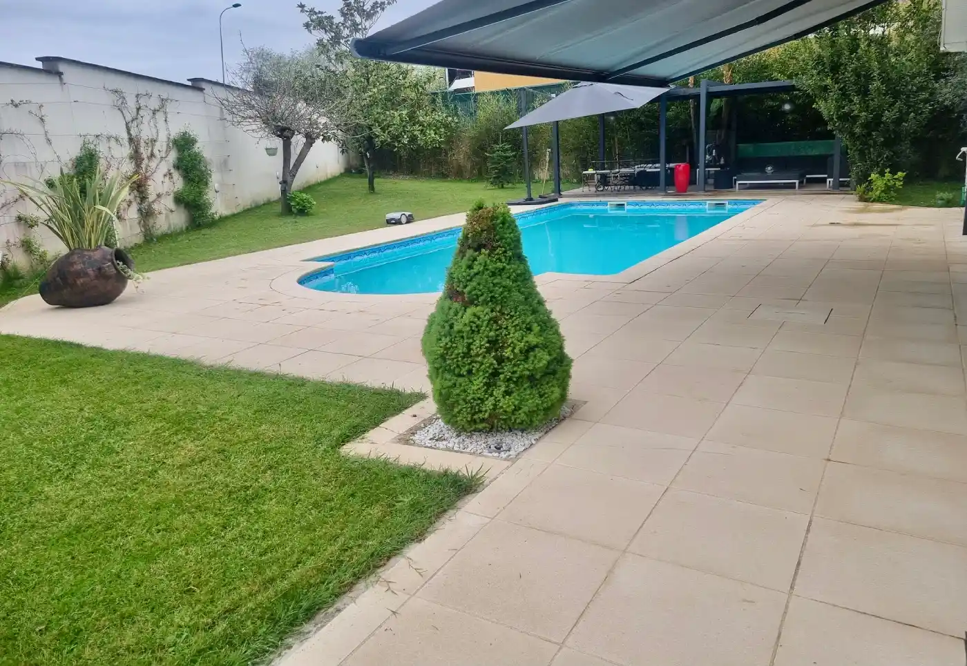 Artigues maison familiale avec piscine et terrasse