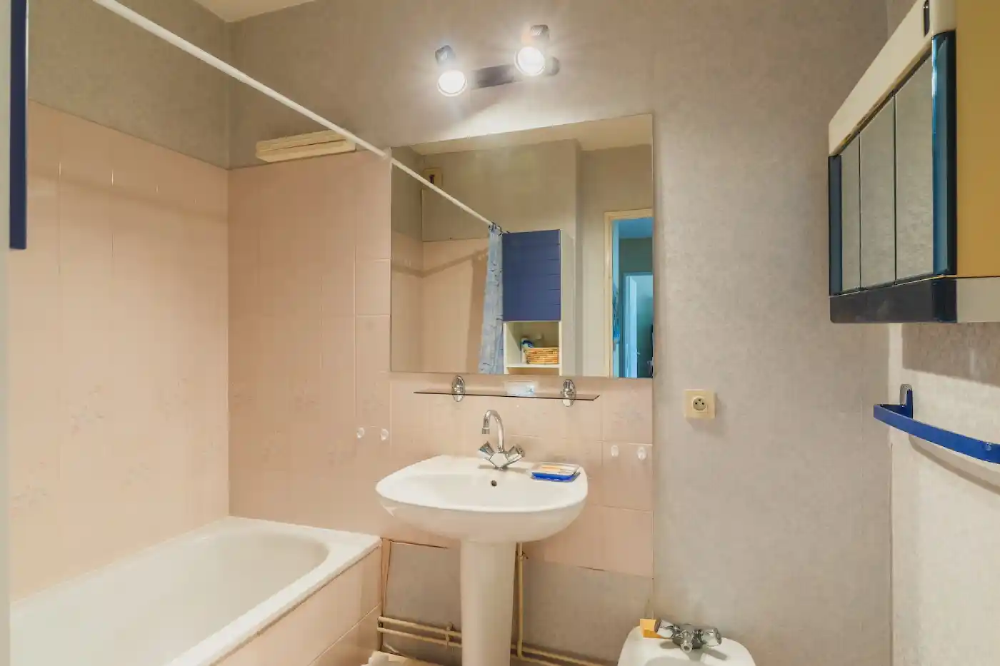 Bordeaux-St-Amand-appartement-T2- salle de bain