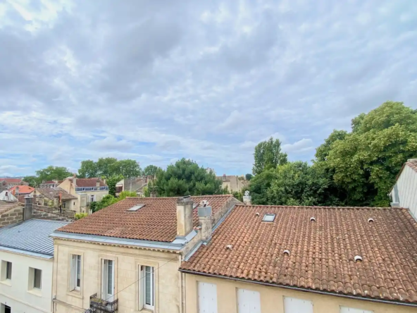 Bordeaux Saint Genes T2 avec parking vue balcon