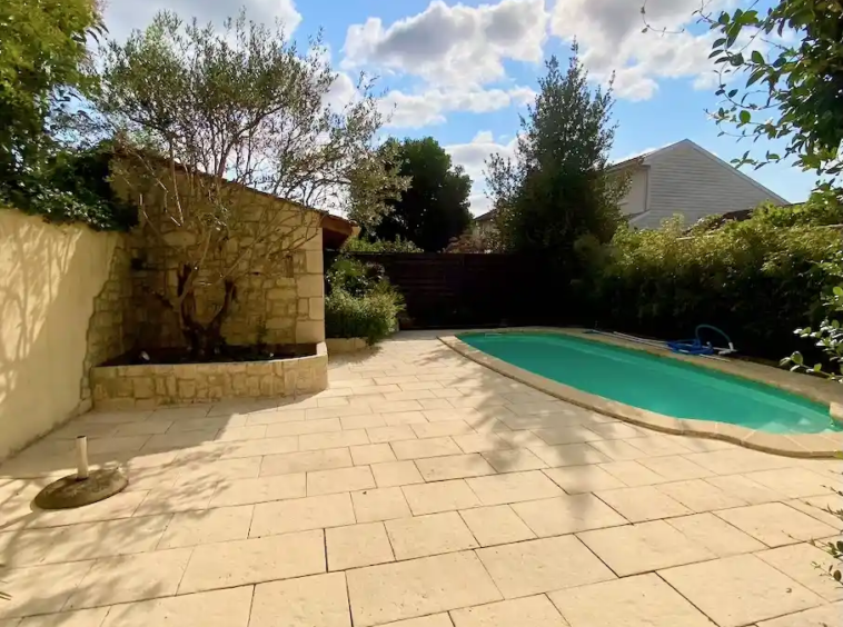 Mérignac maison familiale à vendre - terrasse sur piscine