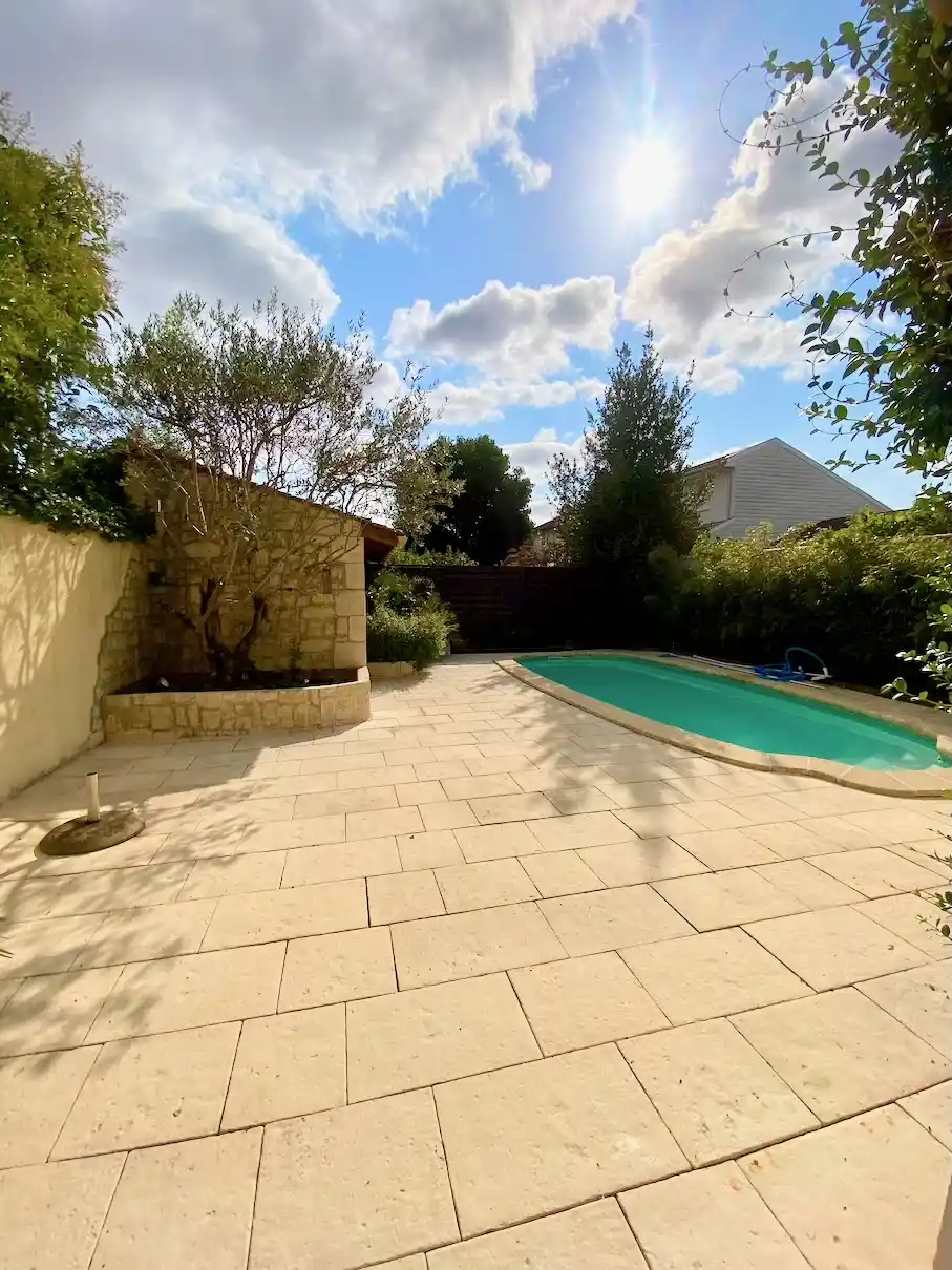 Mérignac maison familiale à vendre - terrasse sur piscine