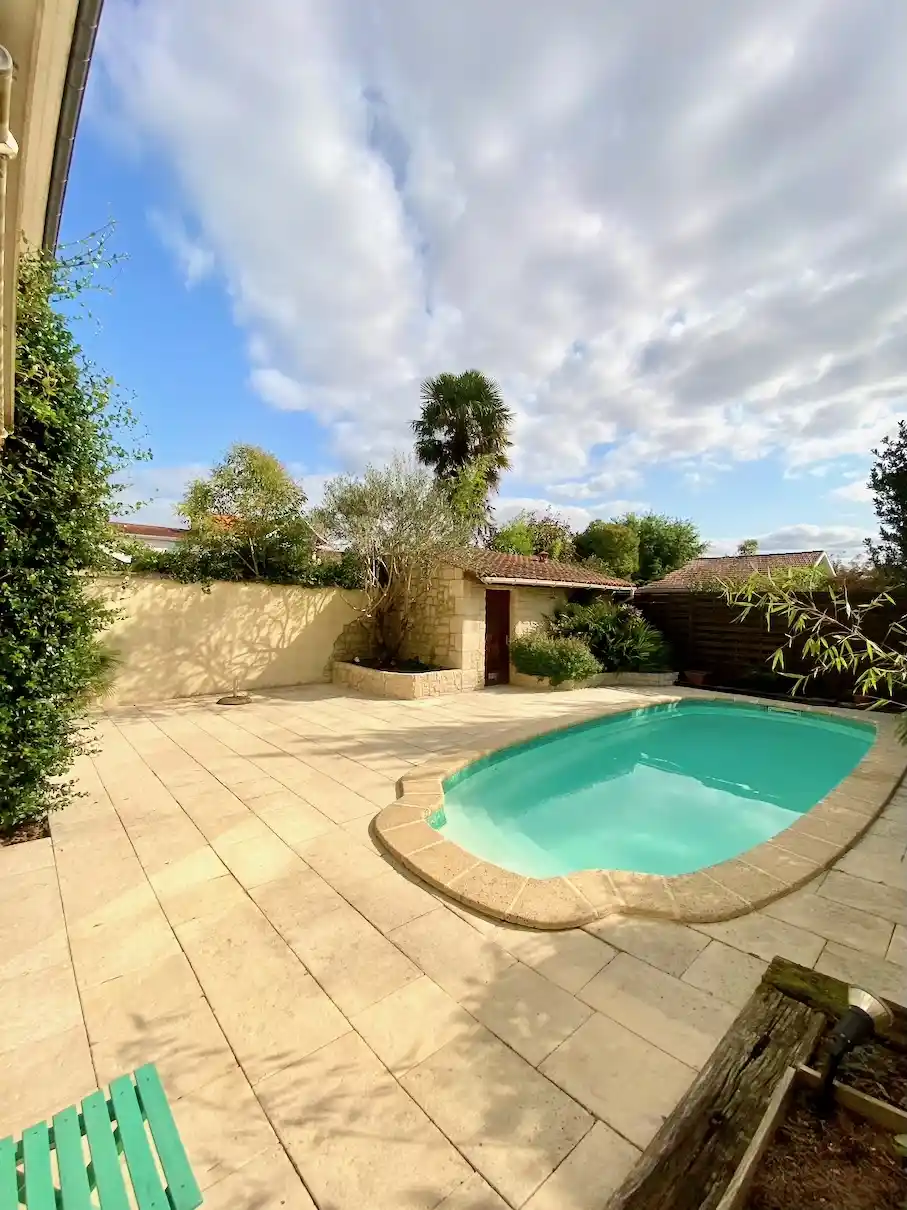 Mérignac maison familiale à vendre - terrasse sur piscine