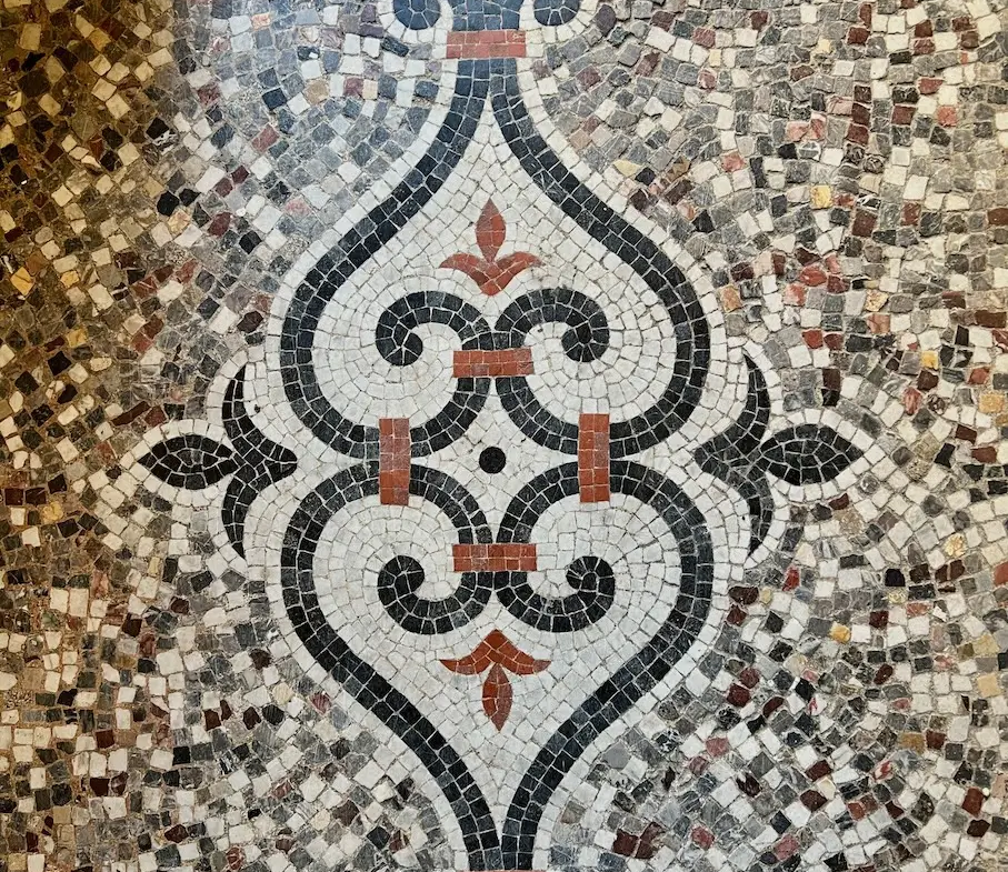 907