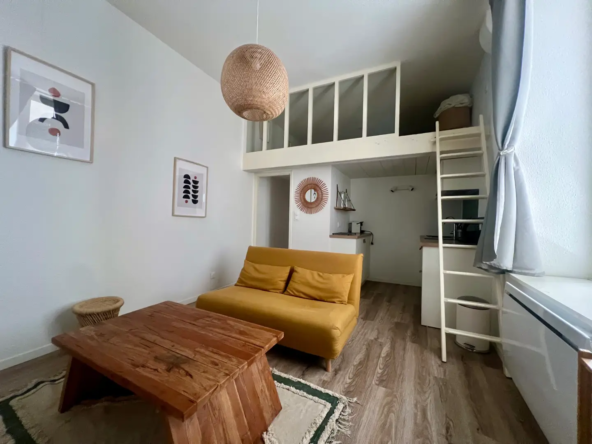 Bordeaux historique studio rénové à vendre