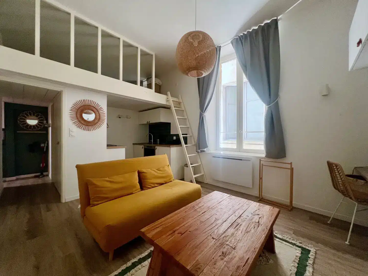 Bordeaux historique studio rénové à vendre