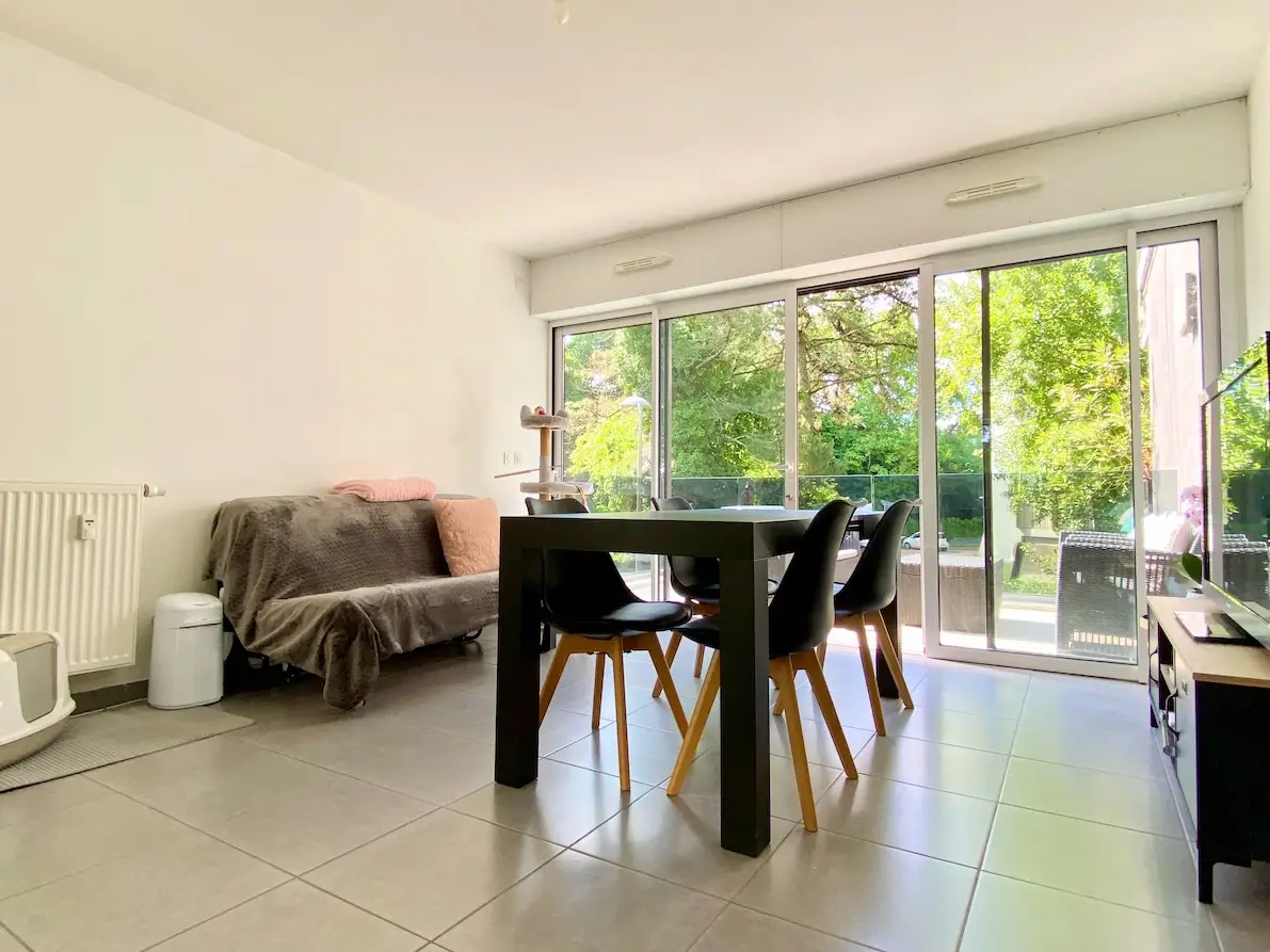 Mérignac Centre appartement avec terrasse à vendre - salon sur terrasse