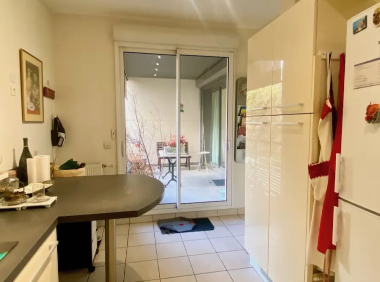 Bordeaux Gambetta appartement T4 - cuisine sur loggia