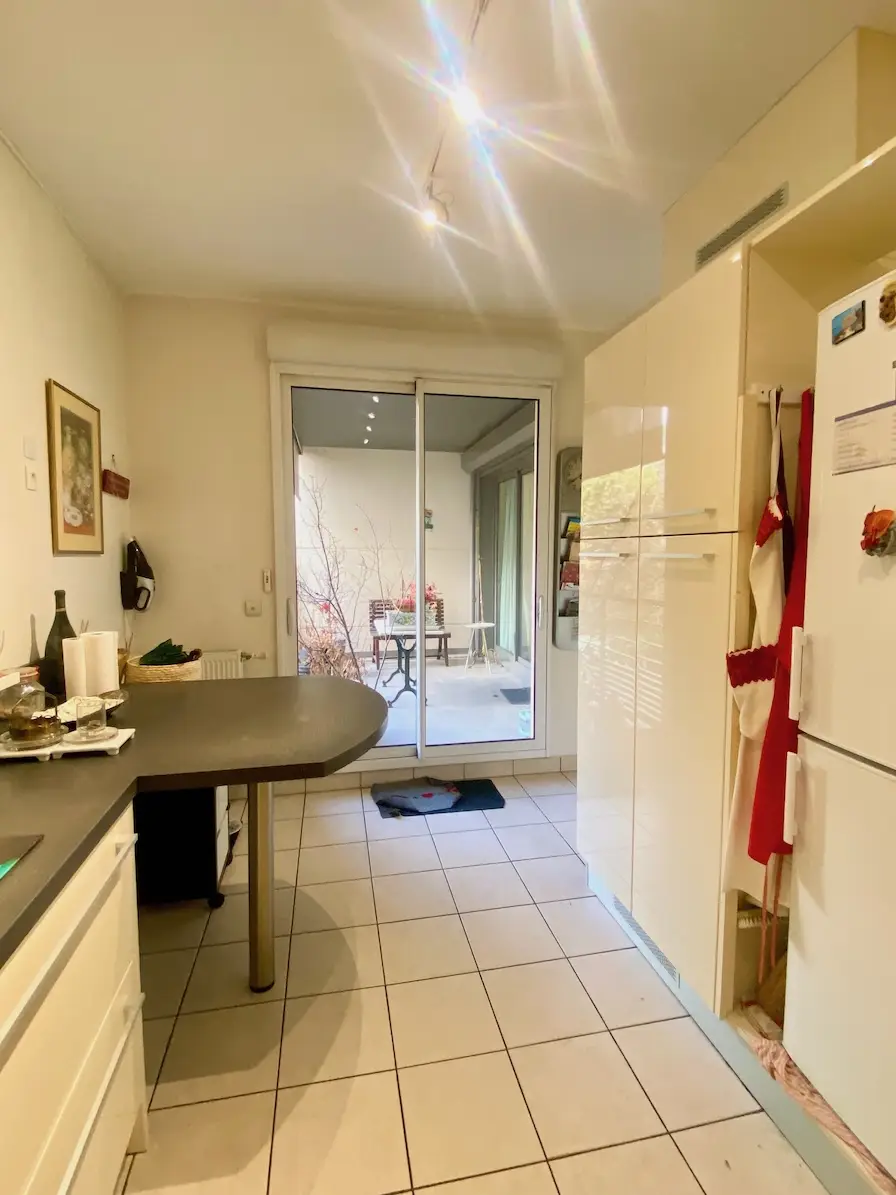 Bordeaux Gambetta appartement T4 - cuisine sur loggia