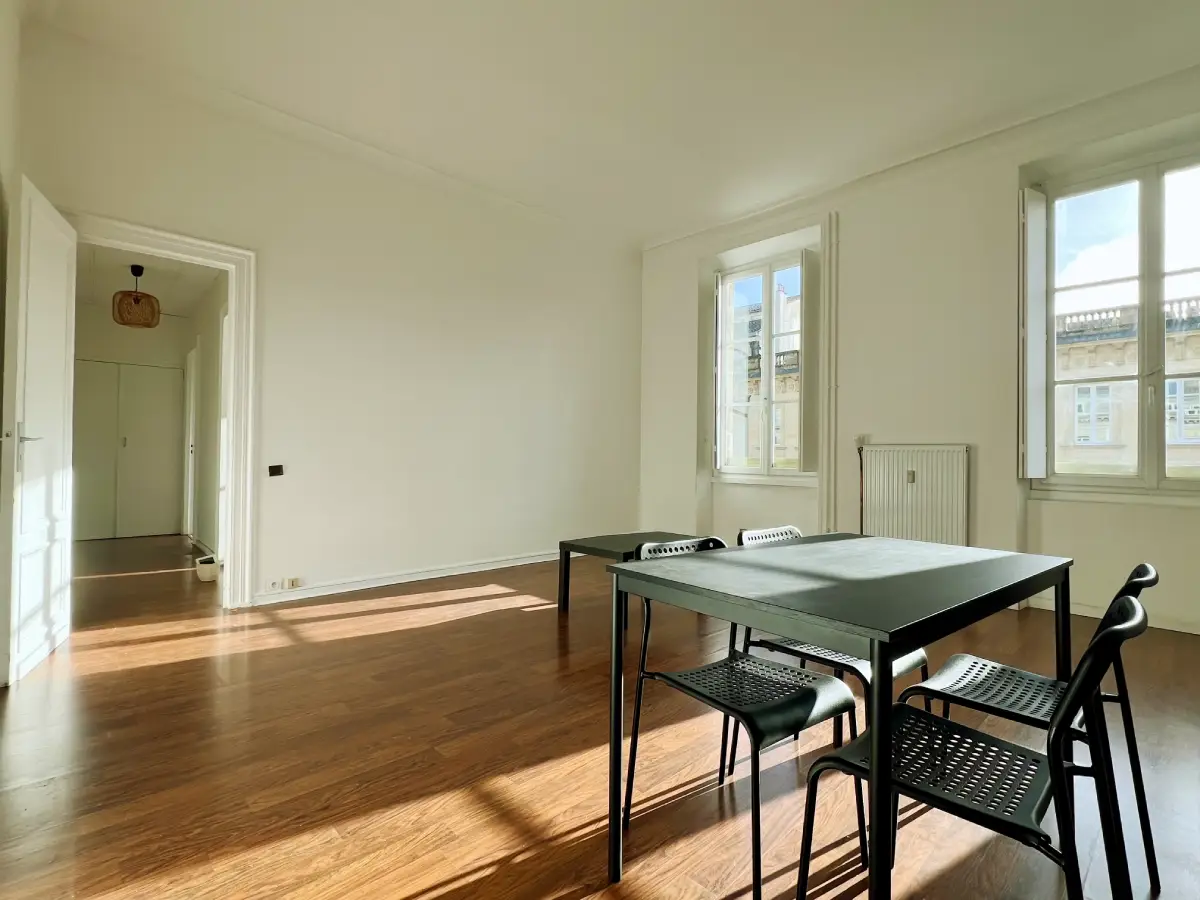 Bordeaux Quinconces appartement T2 - salon