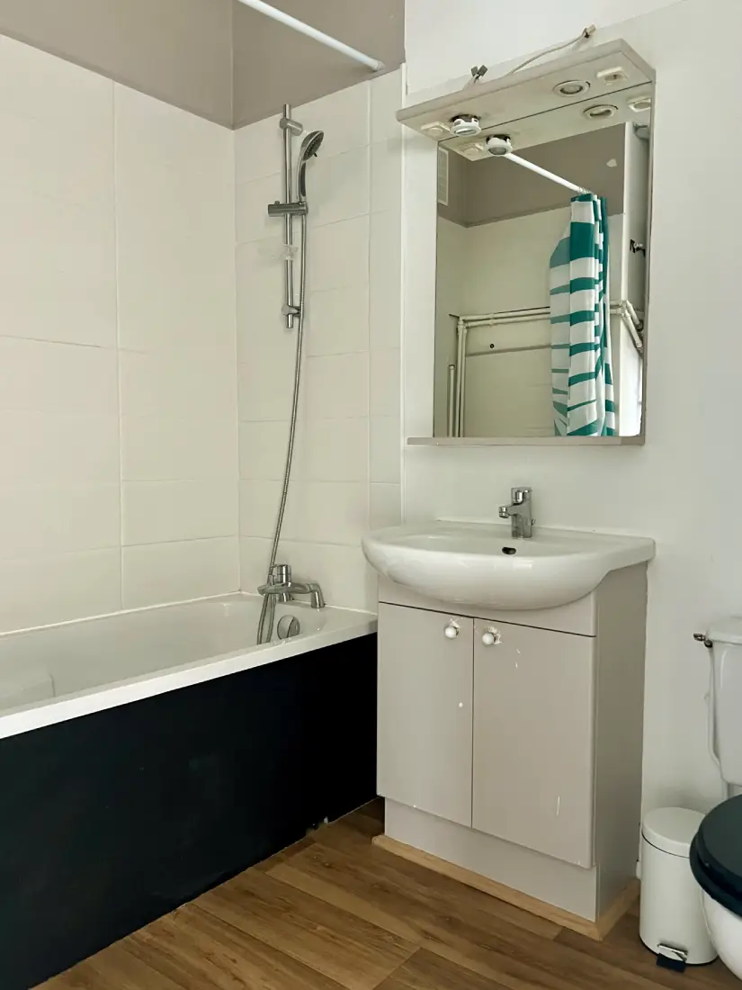 Bordeaux Quinconces appartement T2 - sde