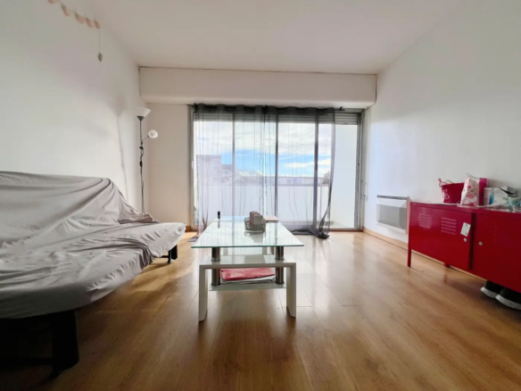 Bordeaux Saint-Augustin T1 avec balcon et parking