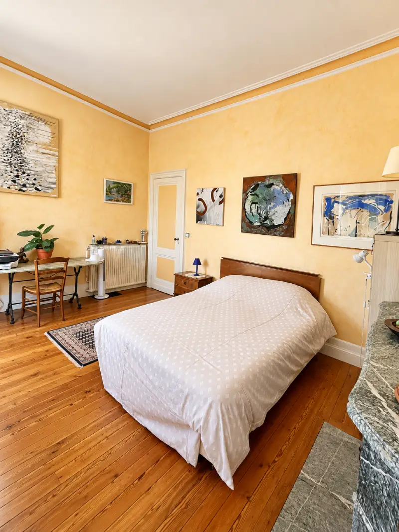 Triangle d'or vaste appartement T4 - chambre